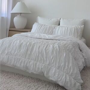 Pottery Barn Full/Queen Ruched White Duvet Cover